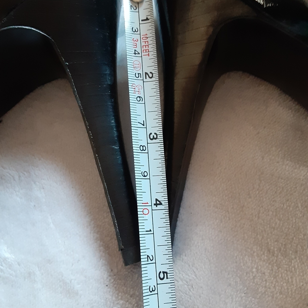 Shoes - Picture 3 of 4